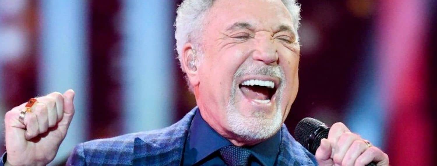 Pourquoi Tom Jones voulait frapper John Lennon