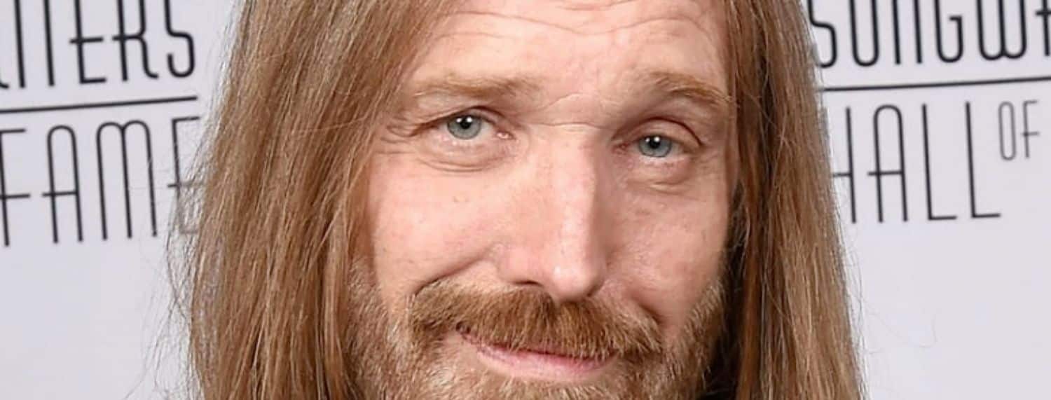 George Harrison pensait que John Lennon était gêné de l'avoir dans les Beatles.