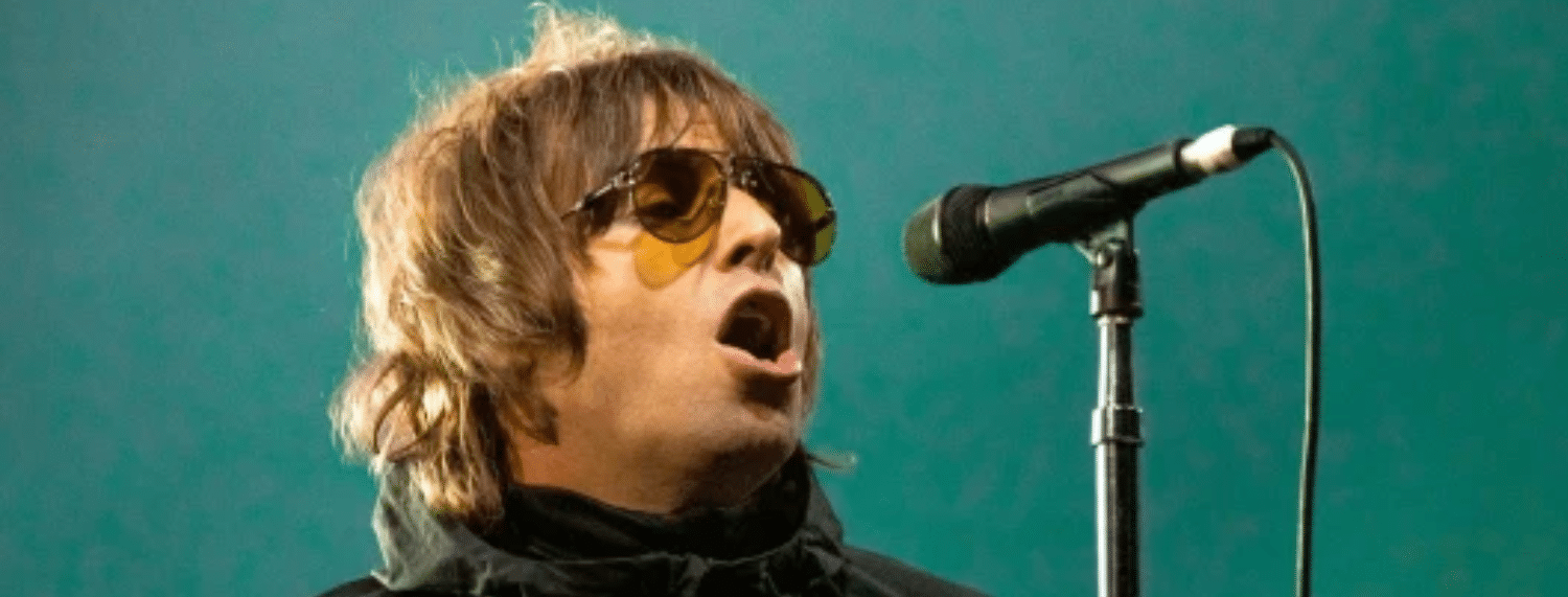 Liam Gallagher déclare qu'Oasis "se moque des Beatles" dans une étrange dispute sur Twitter avec Jamie Carragher.