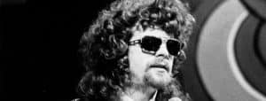 Regardez Jeff Lynne, Joe Walsh et Dhani Harrison reprendre le classique des Beatles "Something".