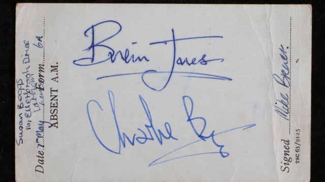 Les signatures des membres des Rolling Stones - Crédit : Bishop & Miller Auctioneers