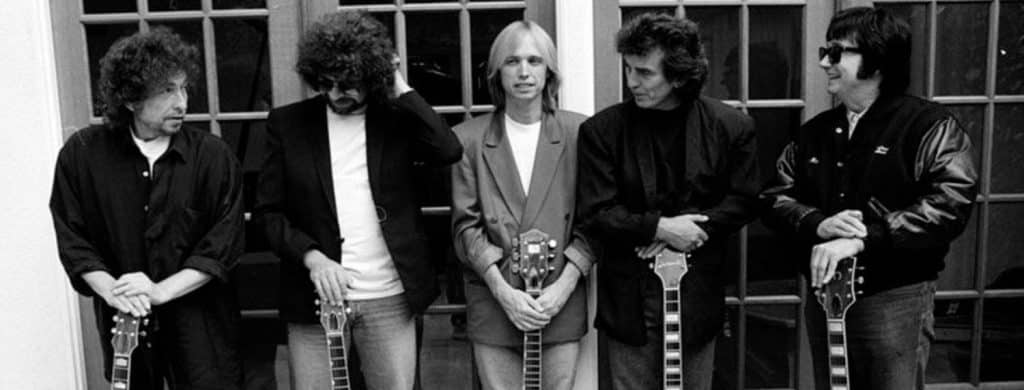 George Harrison a dit que le premier album des Traveling Wilburys sonnait "boisé".