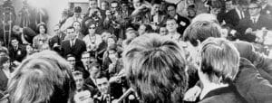 George Harrison a déclaré que les Beatles fumaient des cigarettes à base de plantes avant de rencontrer Elvis Presley