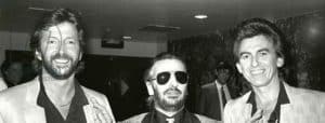 "Je ne peux pas faire ça. Personne ne joue jamais sur les disques des Beatles" : Voici pourquoi Eric Clapton a failli ne pas enregistrer son solo de guitare épique "While My Guitar Gently Weeps".