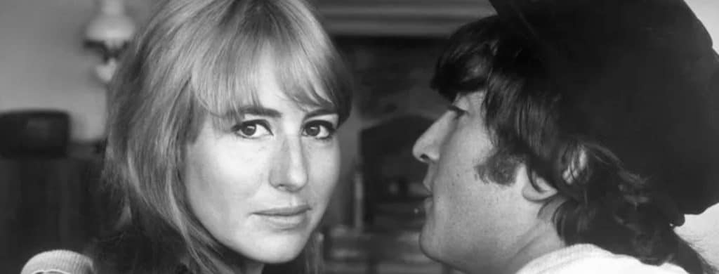 La première femme de John Lennon a révélé qu'il avait engagé un détective pour la traquer lors de leur divorce : " Dieu seul sait pourquoi ".
