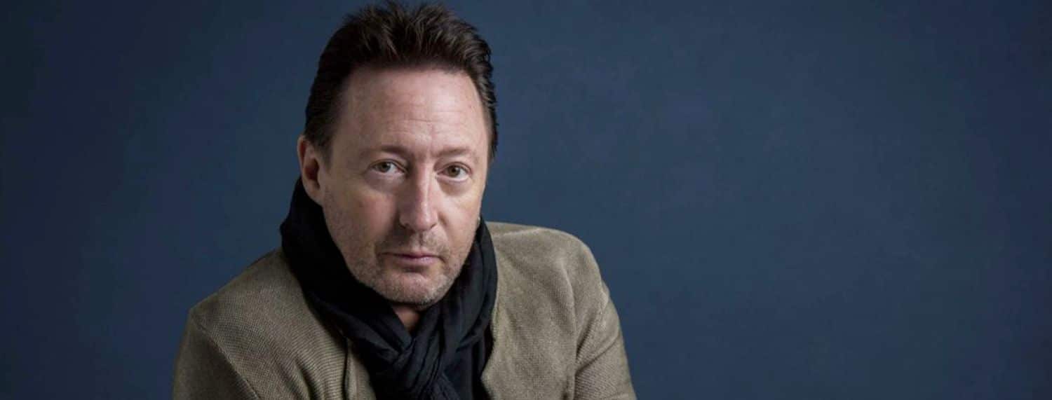 Julian, le fils de John Lennon, a révélé la manière douce dont il reste en contact avec Paul McCartney : " Mais c'est difficile ".