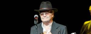 Pourquoi Micky Dolenz des Monkees ressemblait à Ronald McDonald lorsqu'il regardait les Beatles faire "Sgt. Pepper".
