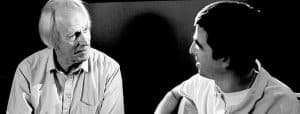 Noel Gallagher montre à George Martin comment jouer "Wonderwall".