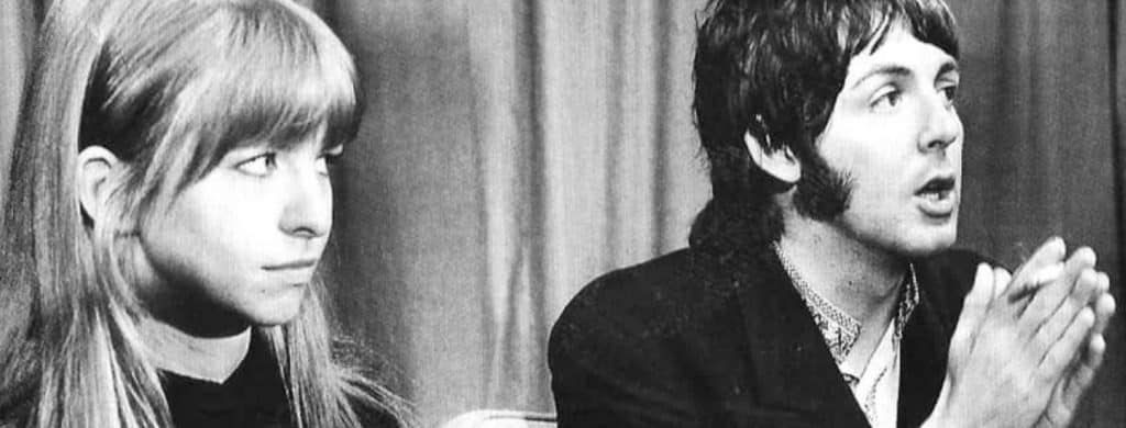 Paul McCartney, membre des Beatles, a été plaqué par sa petite amie en direct à la télévision après un scandale de tromperie.