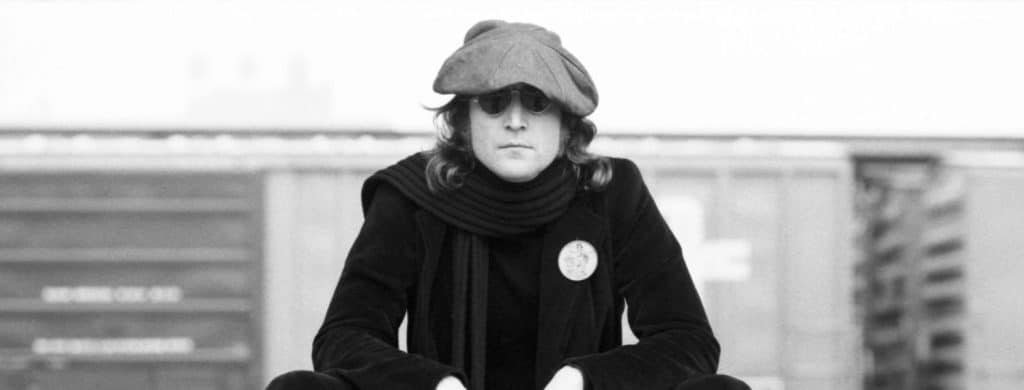 John Lennon a chahuté un groupe de comédiens et a commencé à lancer des coups de poing