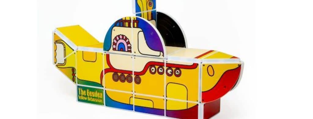 CreateOn s'adresse aux "enfants" avec des structures Magna-Tiles sur le thème des Beatles et de Grateful Dead.