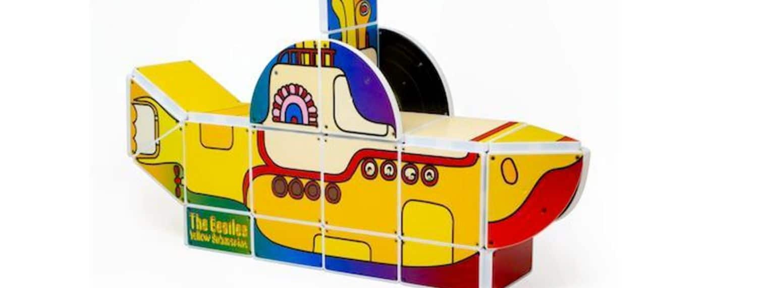 CreateOn s'adresse aux "enfants" avec des structures Magna-Tiles sur le thème des Beatles et de Grateful Dead.