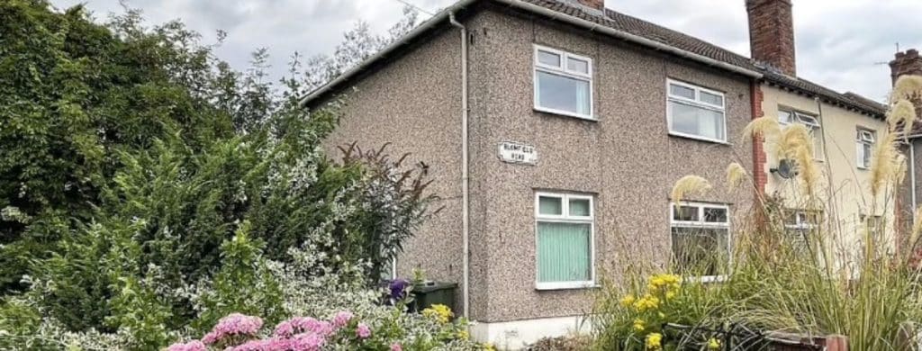 L'ancienne maison de Liverpool de la mère de John Lennon, où Paul McCartney et lui répétaient avant de former les Beatles, est mise aux enchères.
