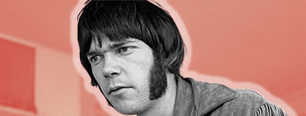 Comment Paul McCartney a réagi lorsque Neil Young a chanté la chanson des Beatles "I Saw Her Standing There" en enlevant les paroles.