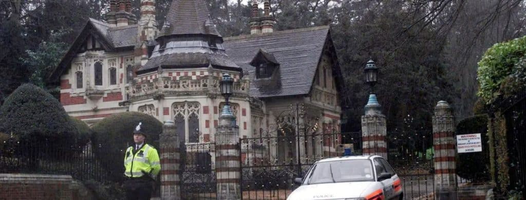 La femme de George Harrison a déclaré qu'il avait été courageux et qu'il avait voulu survivre à l'invasion de leur maison en 1999, et que c'était une "victoire".