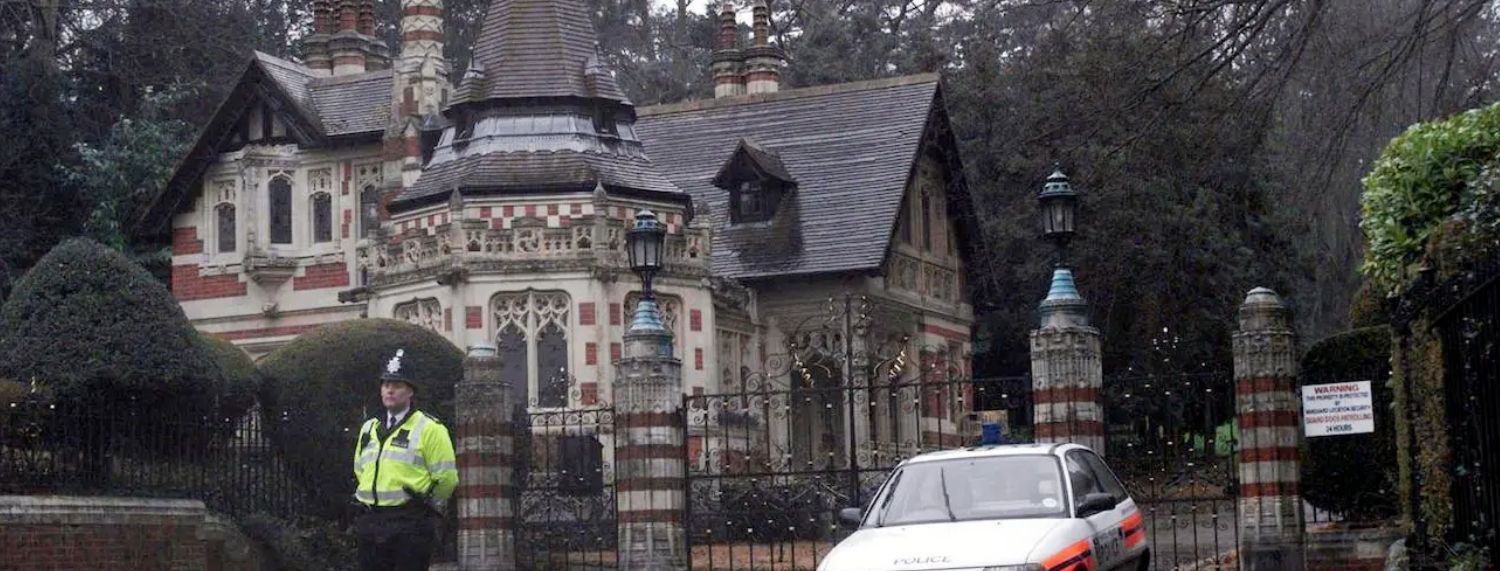 La femme de George Harrison a déclaré qu'il avait été courageux et qu'il avait voulu survivre à l'invasion de leur maison en 1999, et que c'était une "victoire".