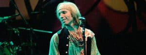 Tom Petty a déclaré qu'il était "embarrassant" d'être ami avec George Harrison et Bob Dylan