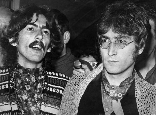 George Harrison et John Lennon après le décès