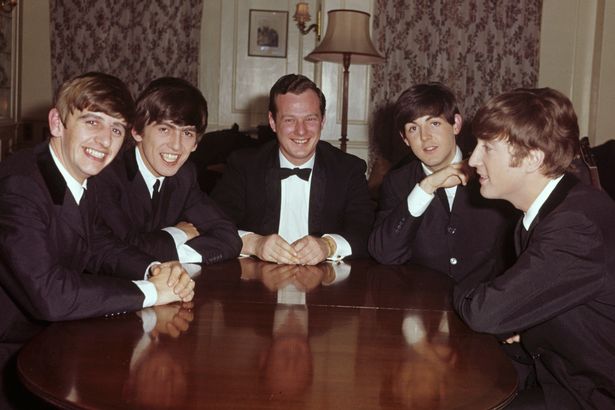 Les Beatles avec Brian Epstein en 1963