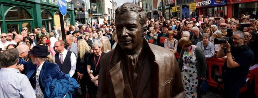 L'histoire derrière le manager des Beatles Brian Epstein et sa nouvelle statue