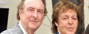Pourquoi Eric Idle avait peur de demander à Paul McCartney la permission de chanter " Love Me Do " dans " The Masked Singer " ?