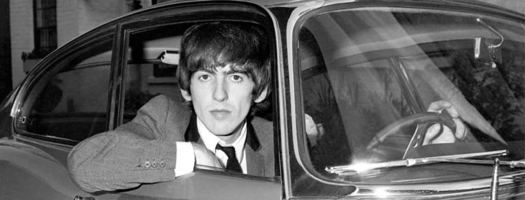 George Harrison a déclaré qu'EMI devenait "bizarre" lorsque les artistes travaillaient ensemble, alors ils utilisaient des pseudonymes.