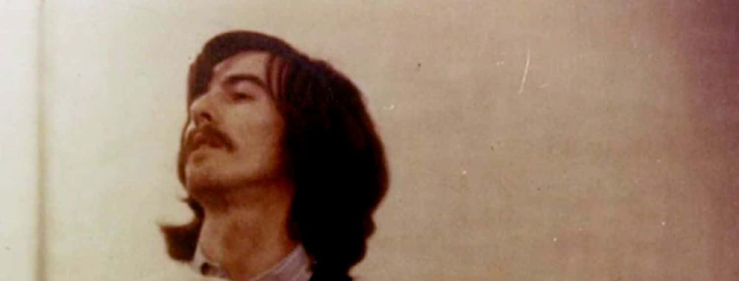 Écoutez la guitare isolée de George Harrison sur la chanson des Beatles "I Me Mine".