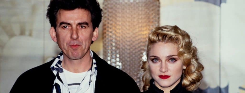 La chanson "Living in the Material World" de George Harrison et la chanson "Material Girl" de Madonna ont plus en commun que leur titre.