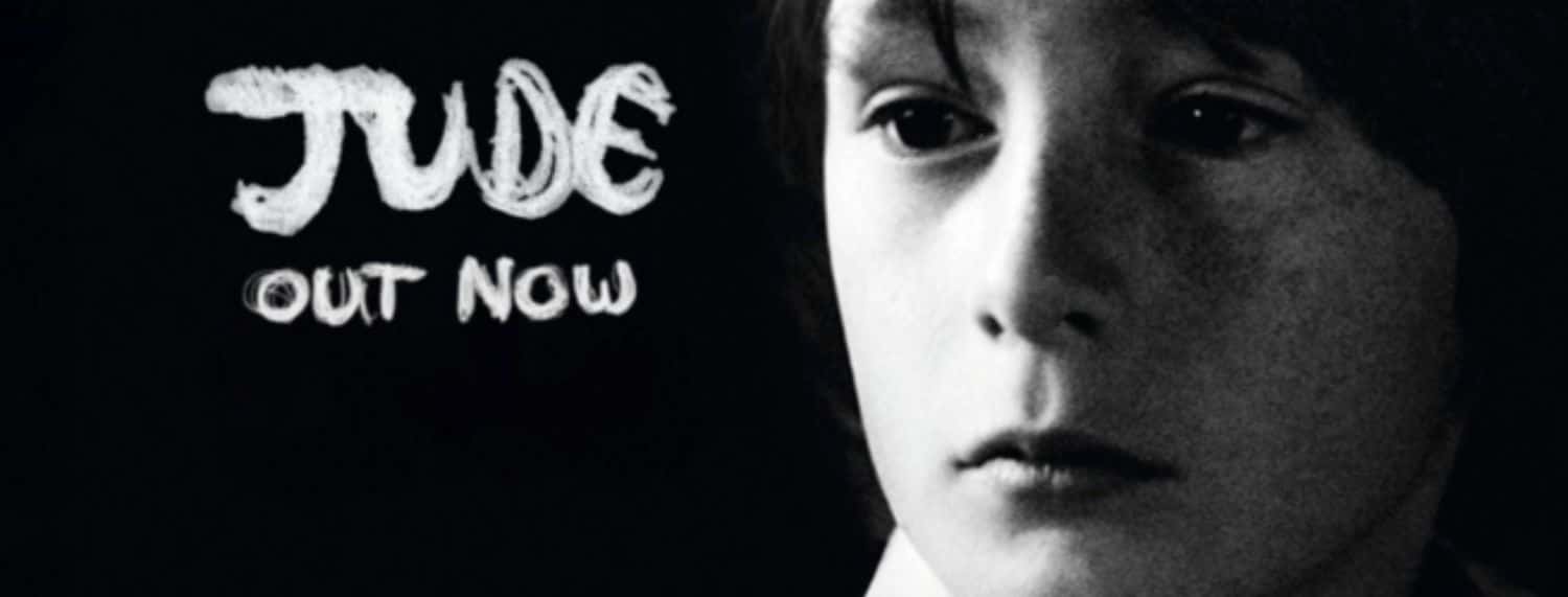 Julian Lennon fait une déclaration pour son nouvel album avec une photo de couverture de May Pang, la célèbre petite amie de John Lennon.