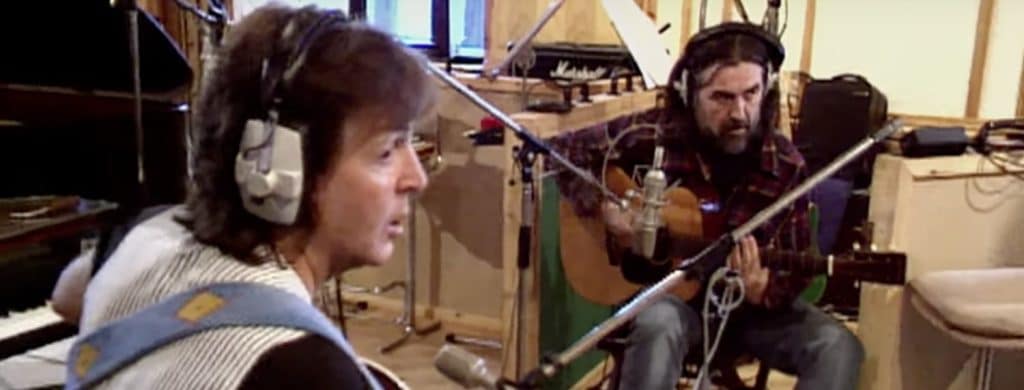 Paul McCartney a déclaré qu'il était difficile de penser à George Harrison comme à un adulte.