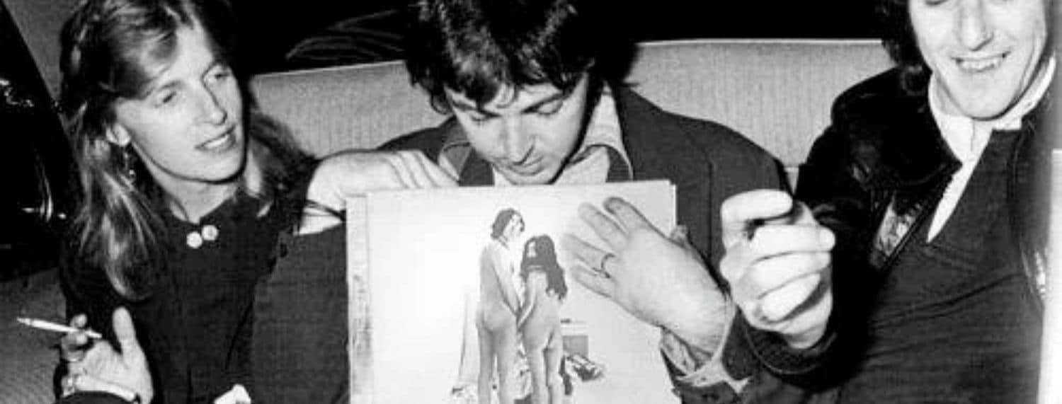 John Lennon a déclaré que la réaction à la couverture de son album nu était "ridicule".