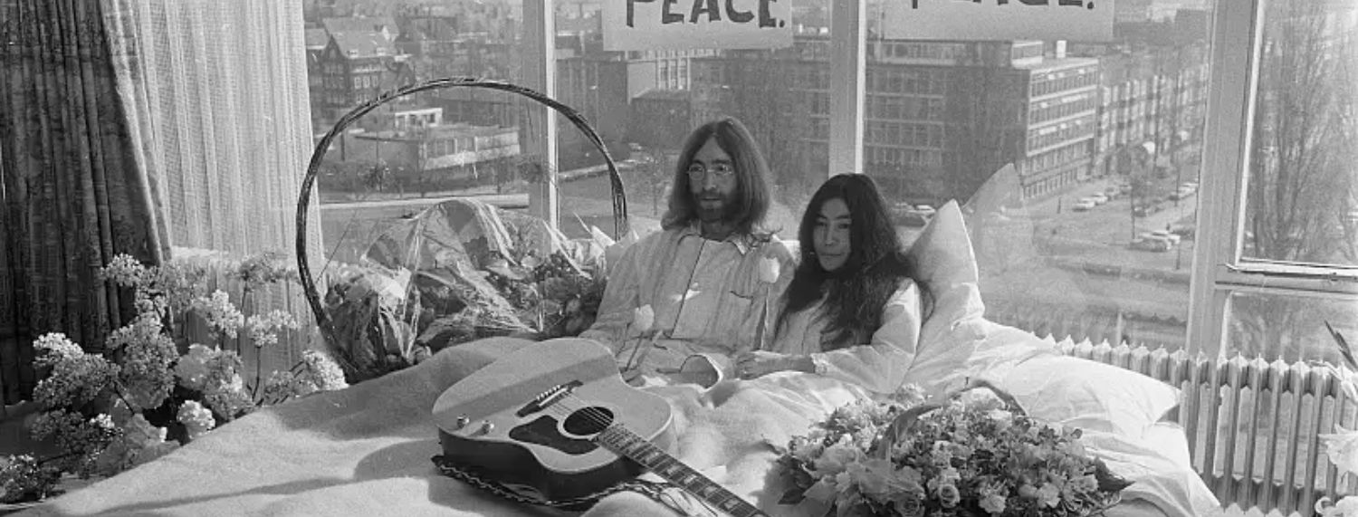 Prague : l'emblématique "mur John Lennon" repeint par des artistes européens