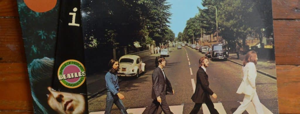 Ringo Starr a expliqué que la couverture d'"Abbey Road" était le résultat du rejet par les Beatles d'autres idées.