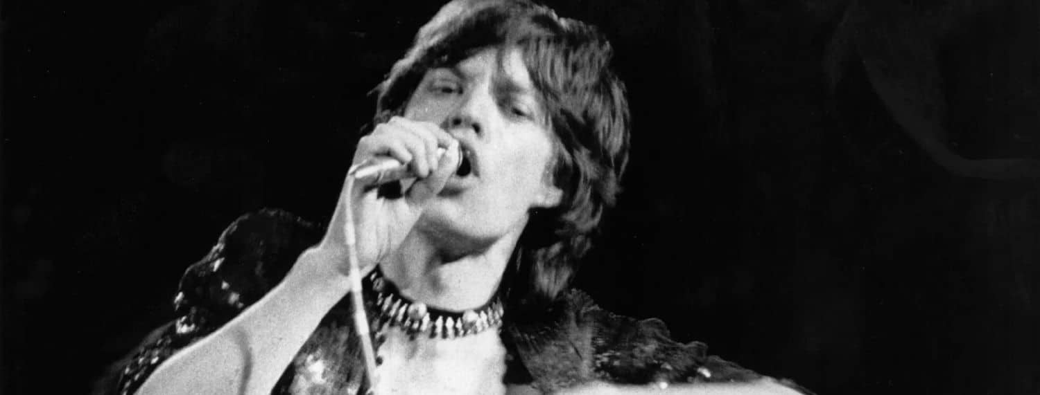 Mick Jagger a déclaré que les Rolling Stones n'essayaient pas de ressembler aux Beatles sur leur chanson Lennon-McCartney. Mick Jagger a déclaré que les Rolling Stones n'essayaient pas de ressembler aux Beatles sur leur chanson Lennon-McCartney.