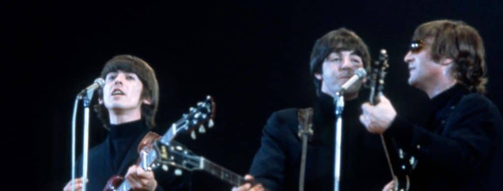 George Harrison dit que les auteurs ont écrit des livres sur les Beatles par "malice".