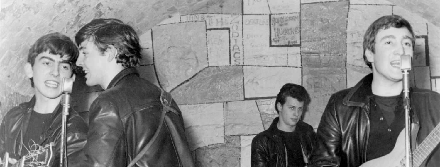 George Harrison a déclaré que John Lennon avait beaucoup de pouvoir au début des Beatles et qu'il s'est désigné comme le leader.