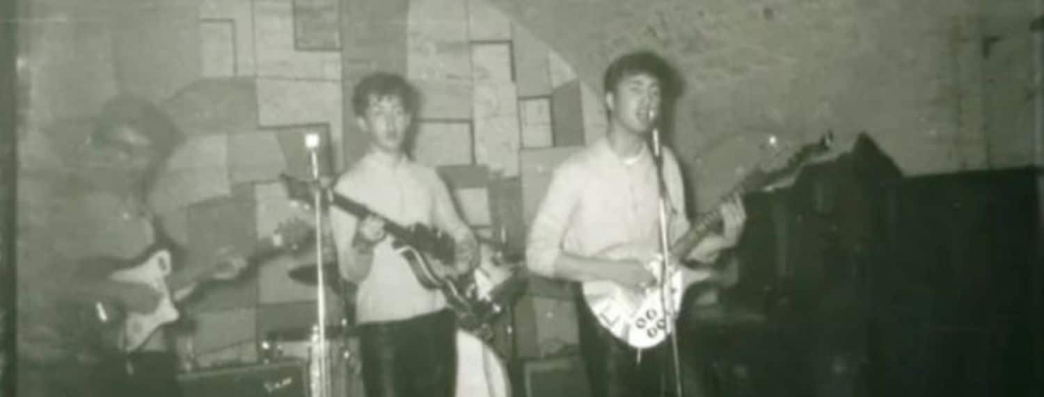 Paul McCartney et Pete Best ont été arrêtés et expulsés après avoir mis le feu à un préservatif.