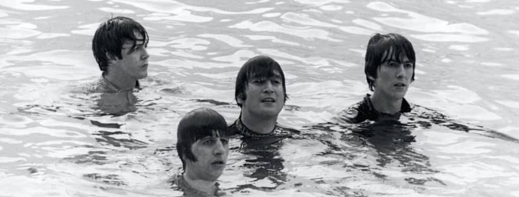 Ringo Starr a déclaré que les Beatles avaient fêté leur premier numéro un américain en tentant de faire sauter un ami dans une rivière.