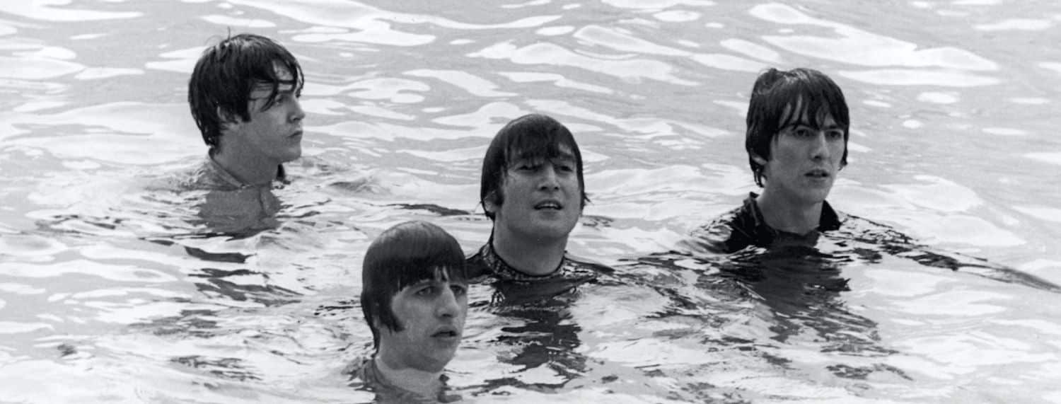 Ringo Starr a déclaré que les Beatles avaient fêté leur premier numéro un américain en tentant de faire sauter un ami dans une rivière.