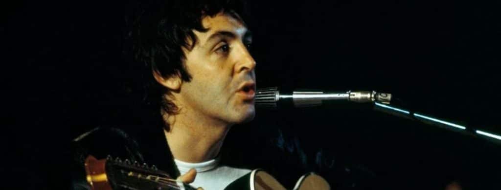 Faites le tour des guitares utilisées par Paul McCartney dans les Beatles.