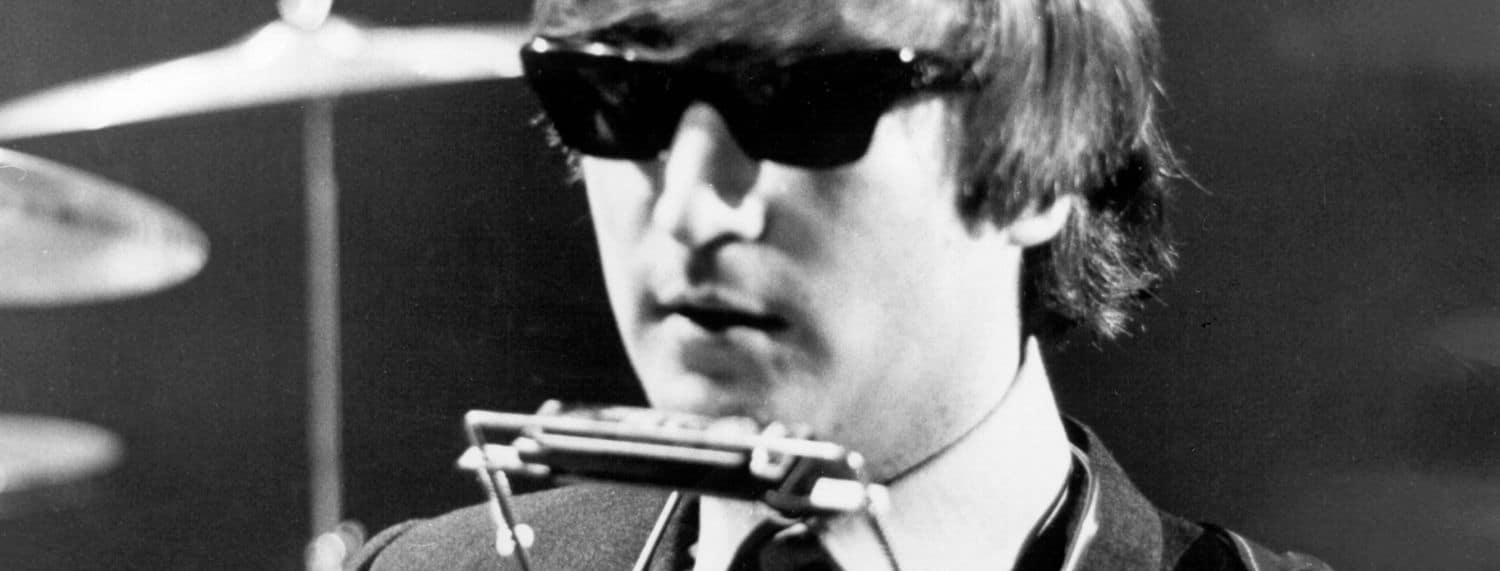 Le 1er instrument de musique dont John Lennon a aimé jouer était l'harmonica