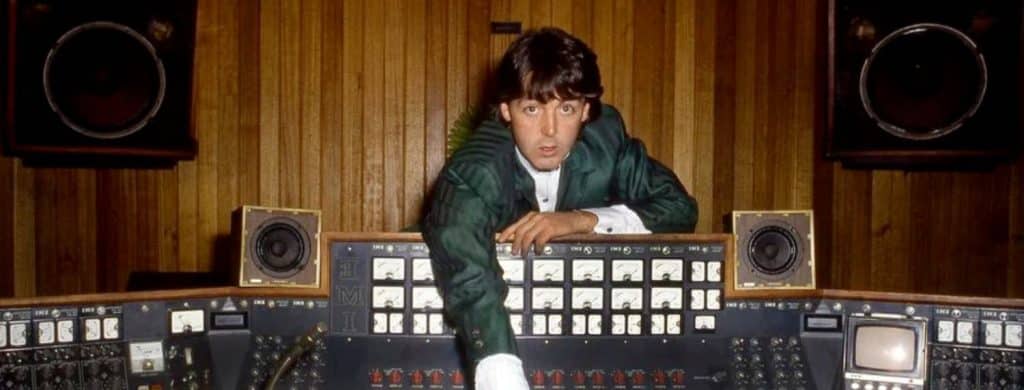 Paul McCartney montre comment il a utilisé le Mellotron sur "Strawberry Fields Forever".