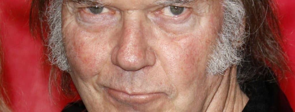 Regardez Neil Young interpréter 'I Saw Her Standing There' pour Paul McCartney