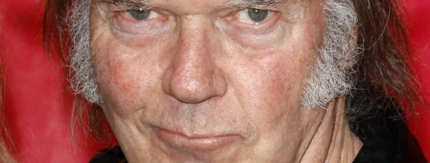 Regardez Neil Young interpréter 'I Saw Her Standing There' pour Paul McCartney