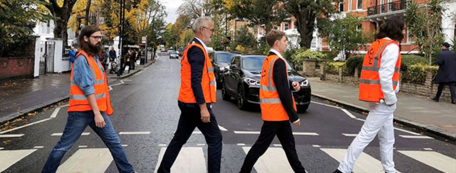 Abbey Road bloquée par des "éco-Beatles".