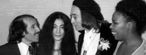 May Pang a déclaré que Paul Simon n'aurait pas supporté les mauvais traitements infligés à John Lennon parce qu'il avait une "puissante conscience de soi".