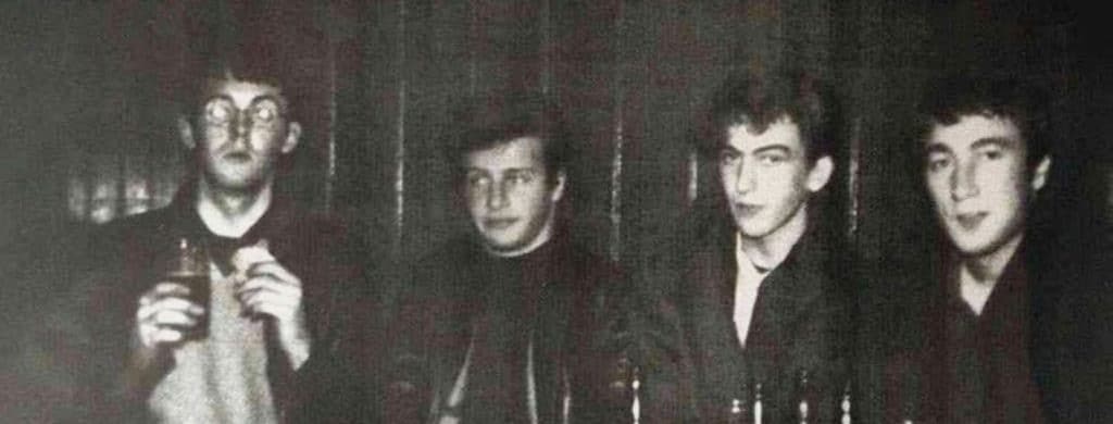 Les Beatles ont joué en tant que groupe d'accompagnement d'un célèbre chanteur avant de connaître la célébrité.