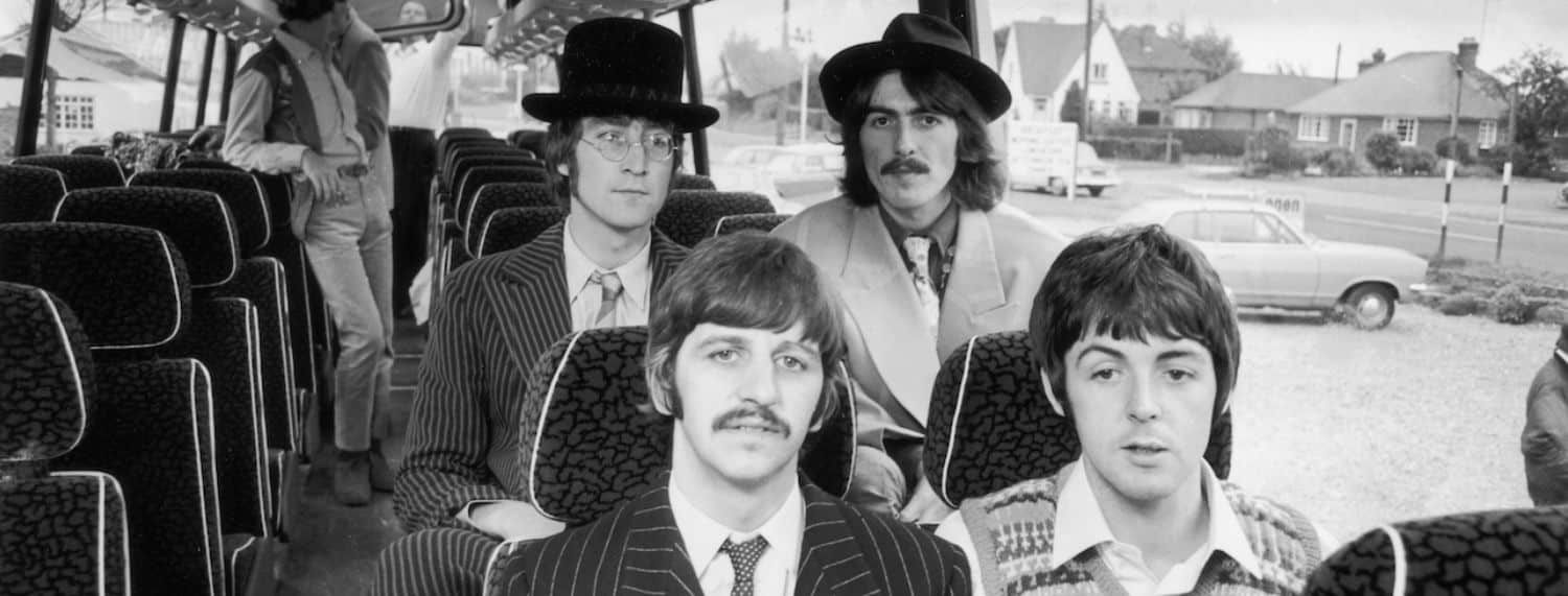 George Harrison a déclaré que le "Magical Mystery Tour" des Beatles n'était pas cher à réaliser : "Juste quelques caméras 16 mm et une bande de fous dans un bus".