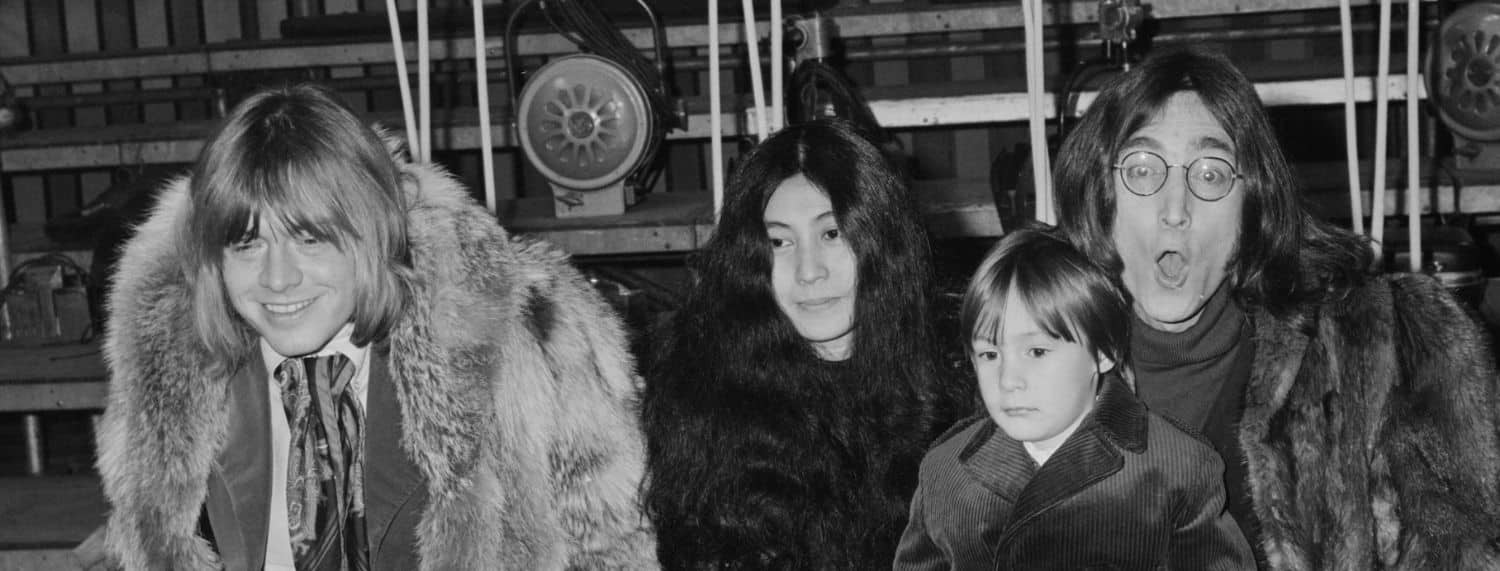 Yoko Ono a emmené le fils de John Lennon - mais pas son ex-femme - le voir après sa mort.