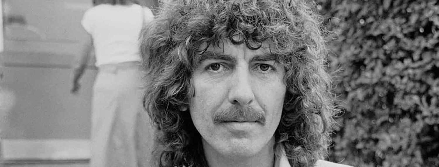 George Harrison a dit que Philip Norman a écrit "Shout !" parce qu'il était "désespéré d'avoir une identité".
